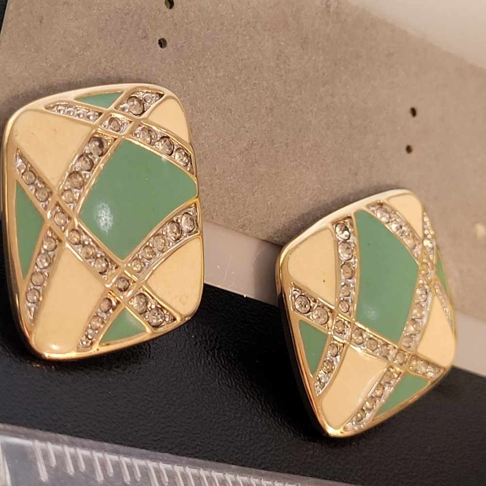 VINTAGE Capri clip-on earrings
